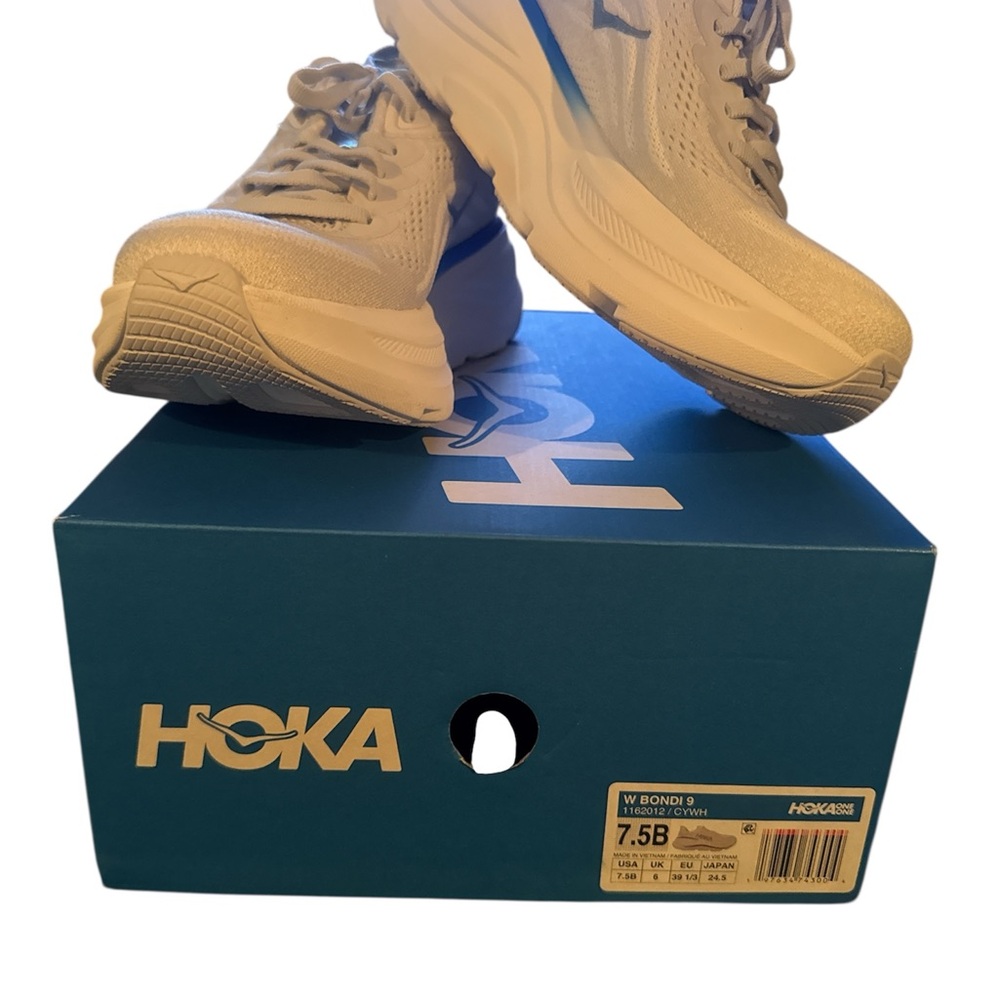 Hoka Women Bondi Shoes. New in box